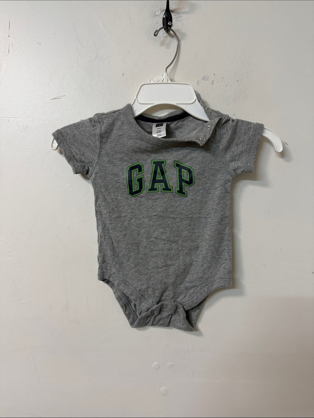 GAP Gray Short-Sleeve Baby Bodysuit with Green Logo dated 2007